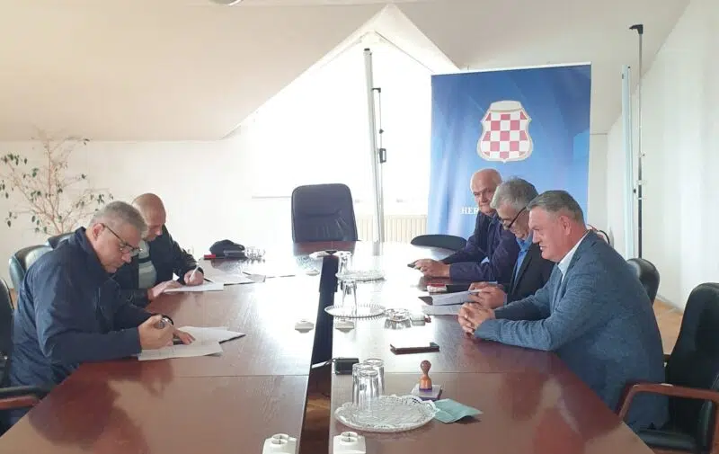 Potpisan Kolektivni ugovor o pravima i obvezama poslodavaca i radnika – doktora medicine i stomatologije, medicinskih sestara i tehničara i pomoćnih radnika u djelatnosti zdravstva s područja Hercegbosanske županije