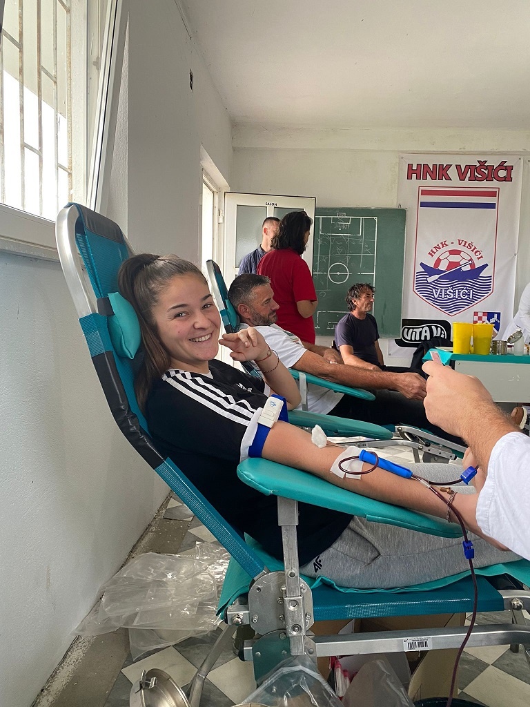 FOTO | Veliki broj darivatelja krvi na akciji u organizaciji HNK ”Višići” i NK ”Neretva” Čeljevo