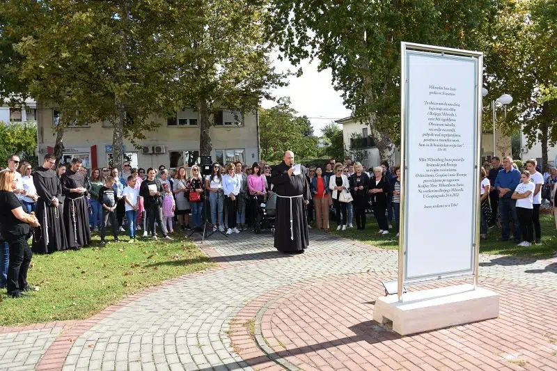 FOTO: Brotnjaci se pridružili međunarodnoj molitvenoj inicijativi Iskra Milosrđa