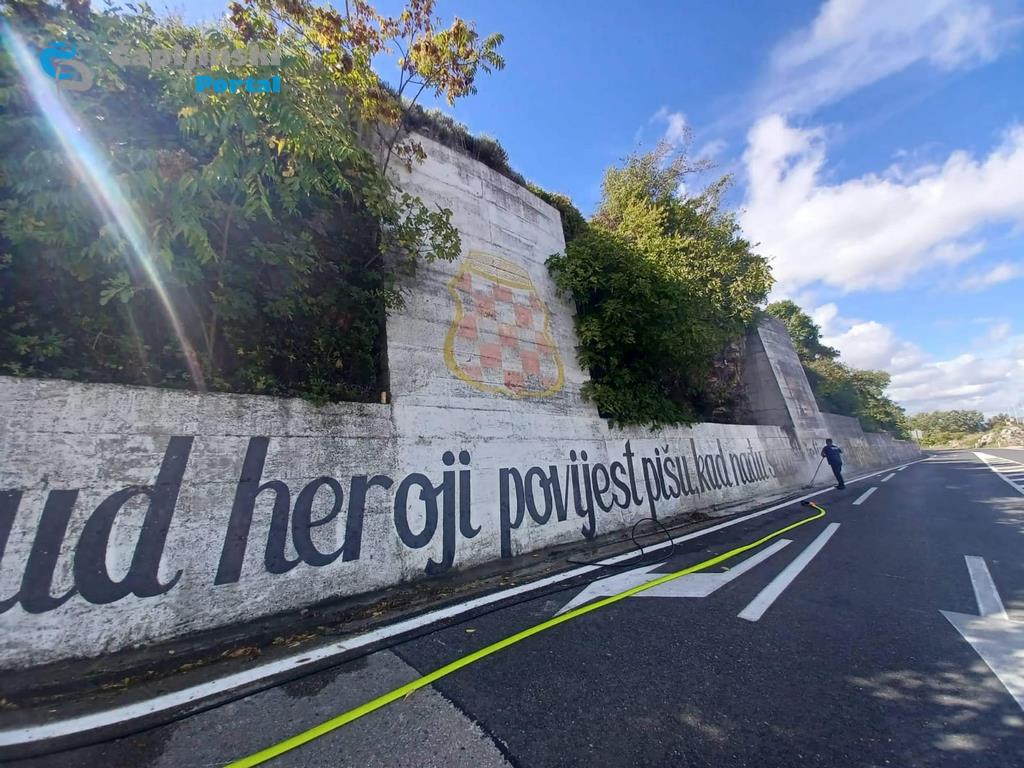 FOTO | Očišćen mural HRHB u Dračevu; uskoro slijedi i njegova obnova