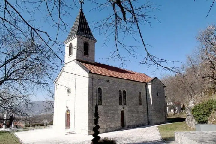 Posuški Gradac: U utorak će biti svečano proslavljen blagdan sv.Franje Asiškog, 120. obljetnica župne crkve i Zlatna misa fra Veselka Grubišića