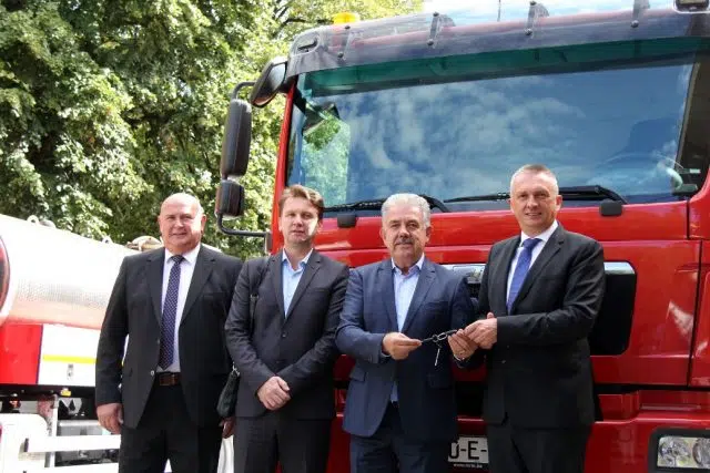 Čitlučki vatrogasci od Vlade HNŽ dobili novo vatrogasno vozilo
