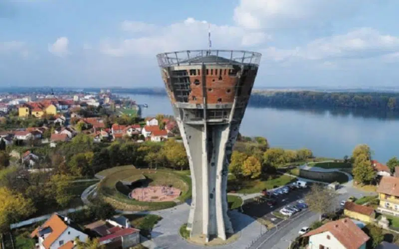 Omogućene terenske nastave povijesti učenika završnih razreda osnovnih škola Vukovaru – Gradu