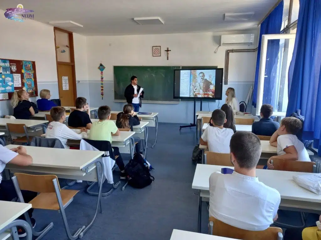 FOTO | U OŠ Kardinala Stepinca održano predavanje o “ocu Hercegovine” fra Didaku Buntiću
