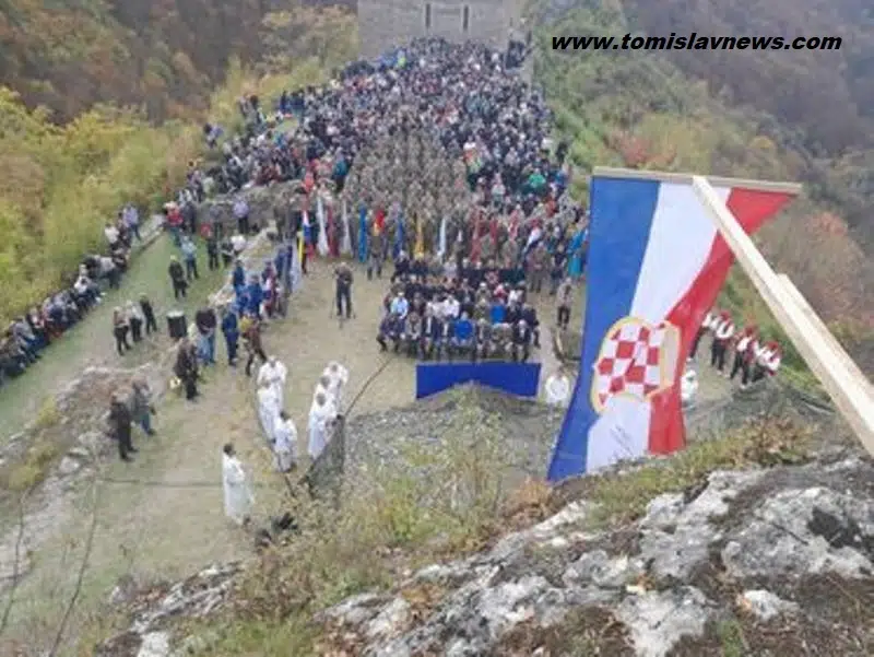 FOTO : 21. Molitveni pohod na Bobovac-Molitveni dan za domovinu