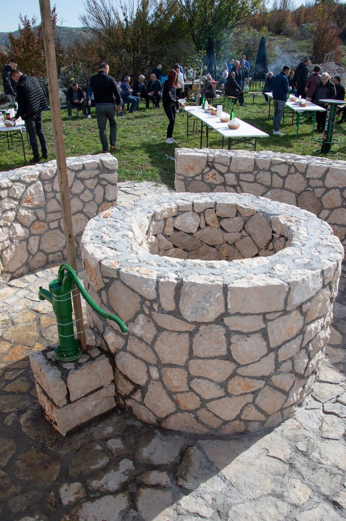 [FOTO] U Sutini obnovljen stari bunar