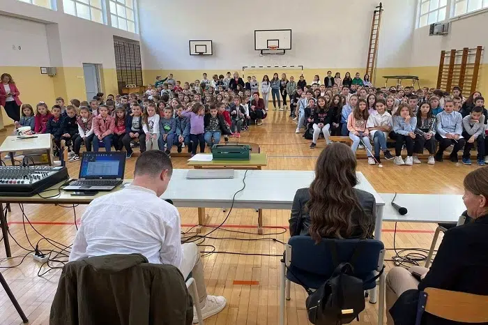 FOTO | U O. Š. V. Pavlovića obilježen Međunarodni dan bijelog štapa
