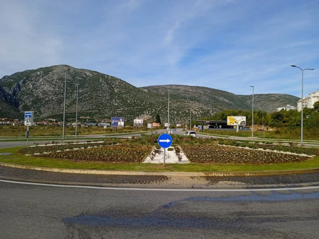 LJEPŠI GRAD: Počela sadnja sezonskog cvijeća