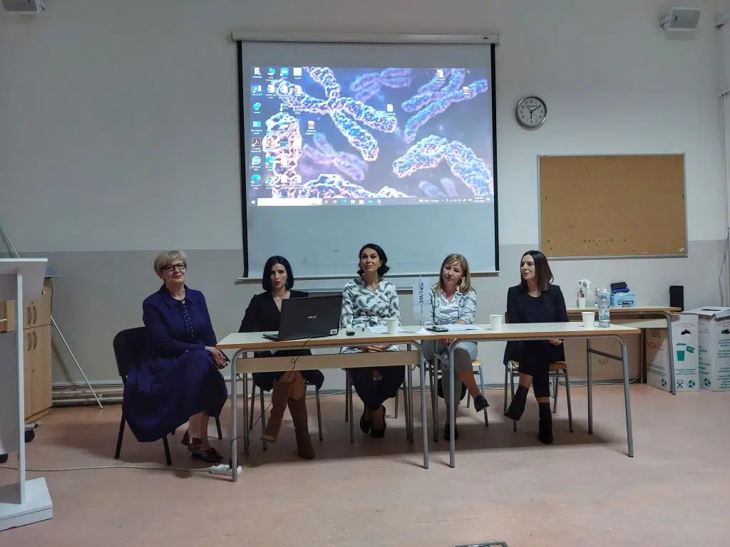 Održana panel diskusija „Nevidljive žene u obrazovanju u Mostaru“