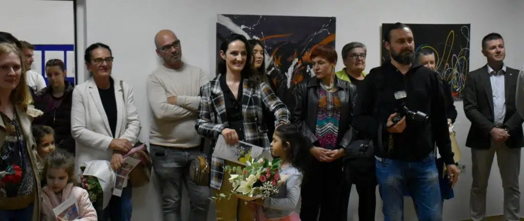 Otvorena izložba slika Janje Barić – video