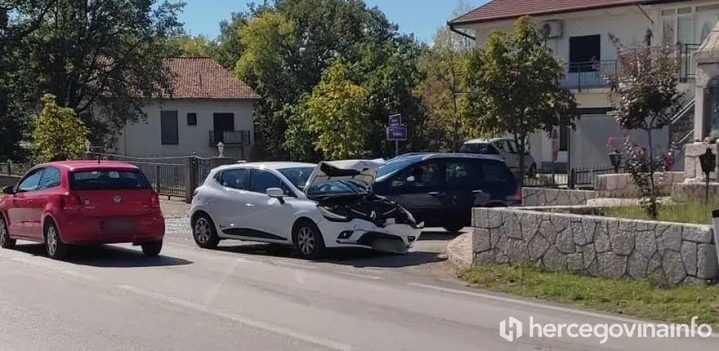 PROMETNA NESREĆA Sudar dva automobila na ulazu u Čitluk