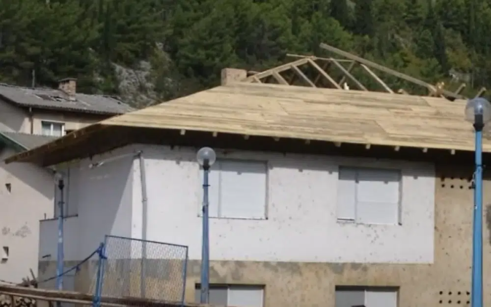 Počela sanacija oštećenih objekata u Stocu, građani strahuju zbog zime