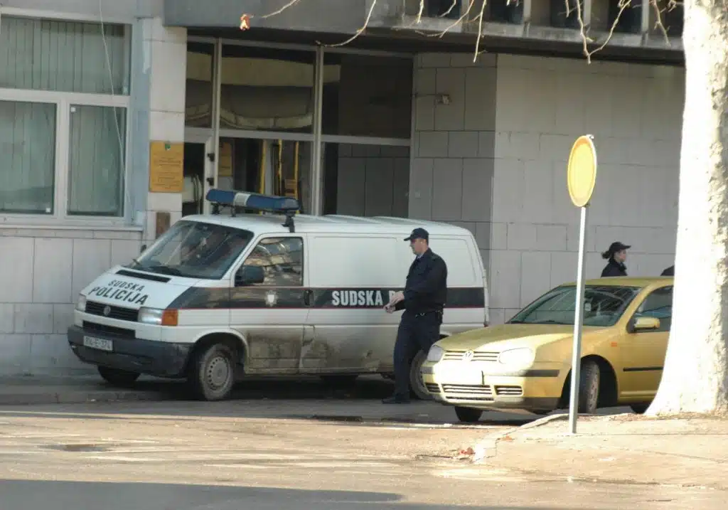 Detalji ubistva starice kod Živinica: Ubica je najvjerovatnije poznavao nesretnu ženu, udarao je nogama i rukama po glavi i tijelu
