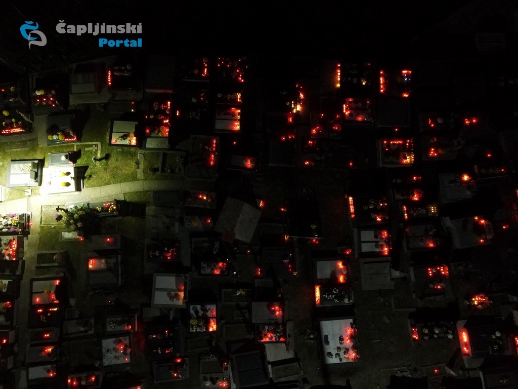 FOTO | Slike iz zraka – sjaj tisuća svijeća u groblju sv. Franje Asiškog