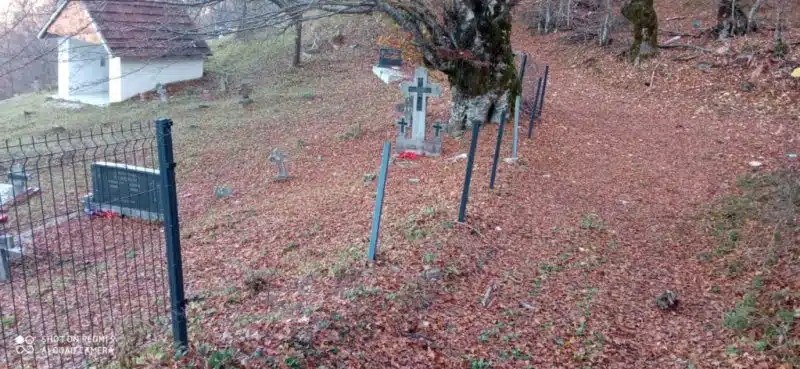 Ukraden dio ograde katoličkih groblja u mjestima Ivanci i Crni Vrh