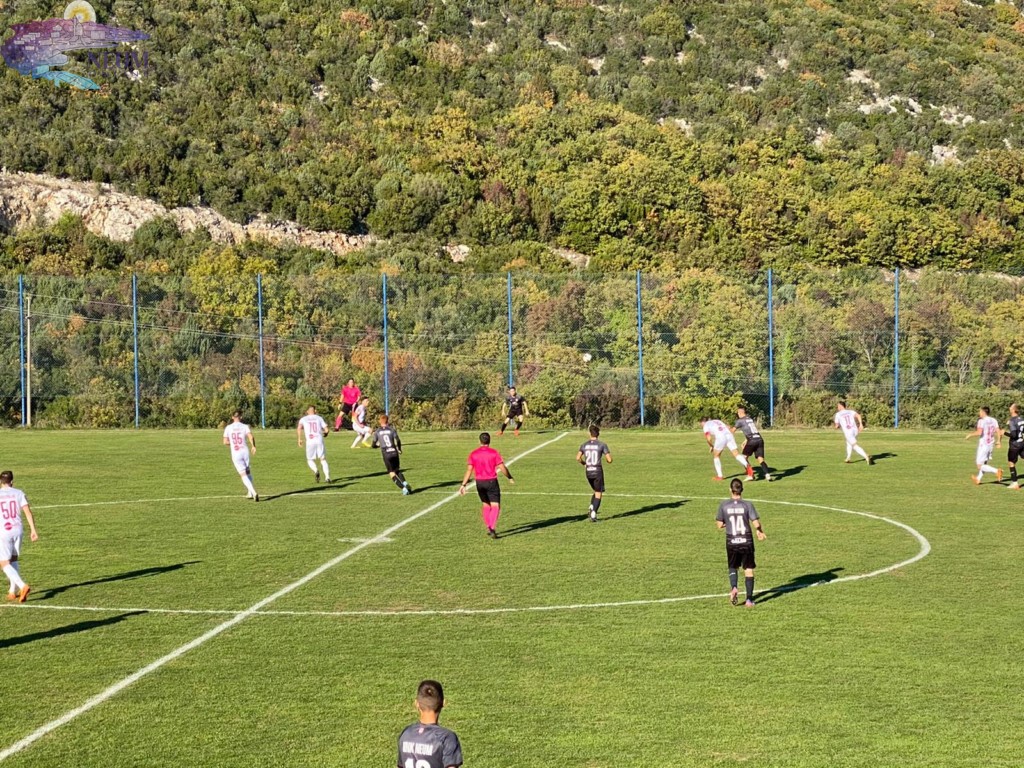 FOTO | HNK Neum i HŠK Zrinjski Mostar odigrali prijateljsku utakmicu u Neumu
