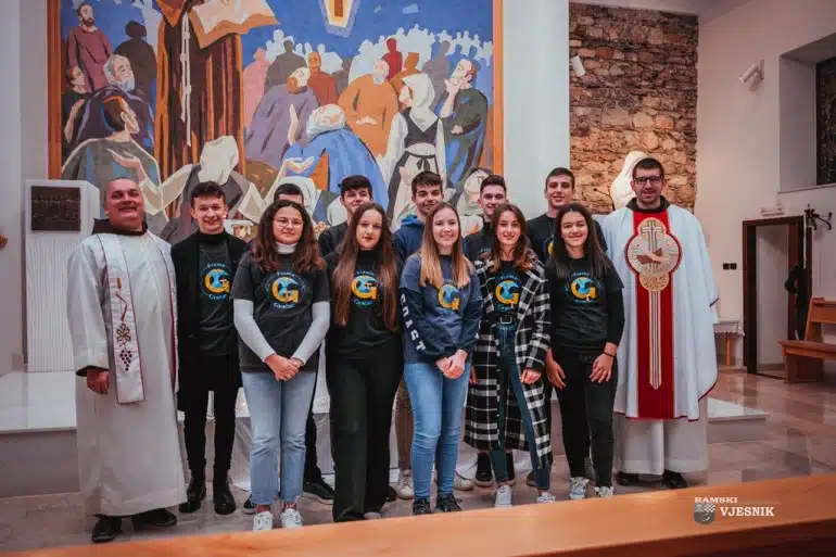 Obred primanja u Franjevačku mladež upriličen u župi Gračac
