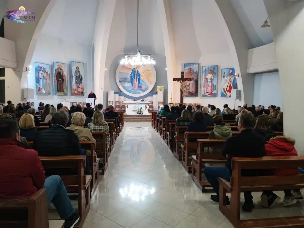 FOTO | U Neumu predstavljena knjiga “Sva moja sidra” uz emotivan susret s autorom Ivicom Ursićem