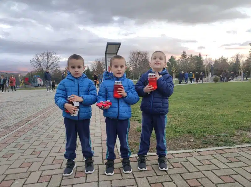 Tomislavgrad večeras: “I u mom gradu Vukovar i Škabrnja svijetle” (foto/video)
