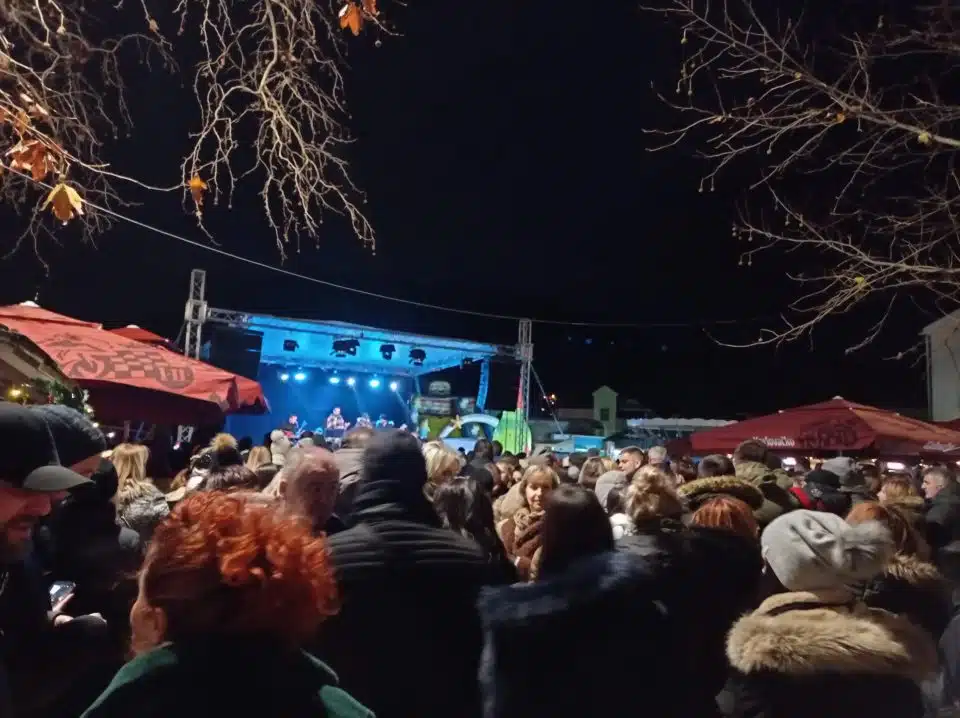 Advent u Mostaru počinje u nedjelju paljenjem svijeće i koncertom sestara Husar