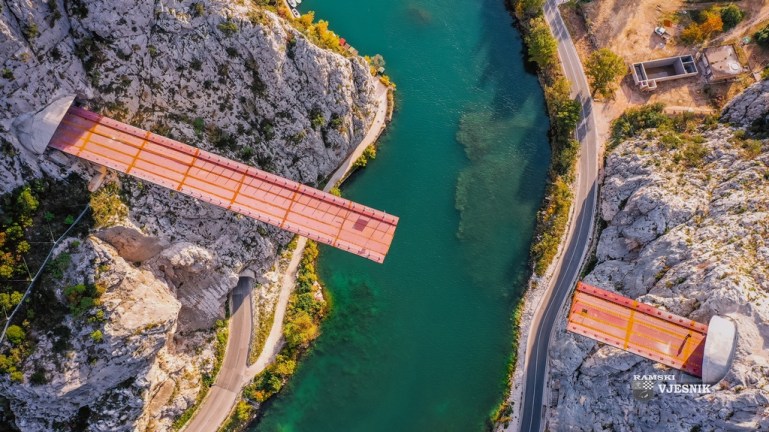 Nevjerojatni most u kanjonu Cetine na kojem rade inženjeri i radnici iz Rame