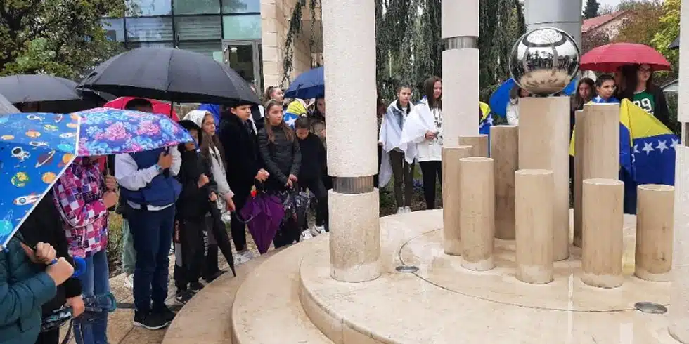 30 godina 4. korpusa Armije RBiH: Učenici i studenti obišli spomen obilježja…