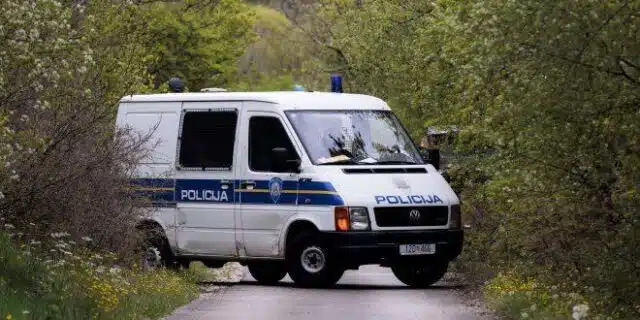 OSUMNJIČEN ZA POKUŠAJ UBOJSTVA NEVJENČANE SUPRUGE: Pijan ju izudarao sjekirom pred očima maloljetnog djeteta | HIP.ba