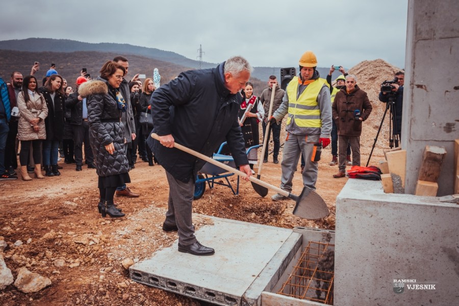 Općina Prozor - Rama • Prvi put nakon 40 godina u Prozor-Rami položen kamen temeljac za suvremeni proizvodni pogon