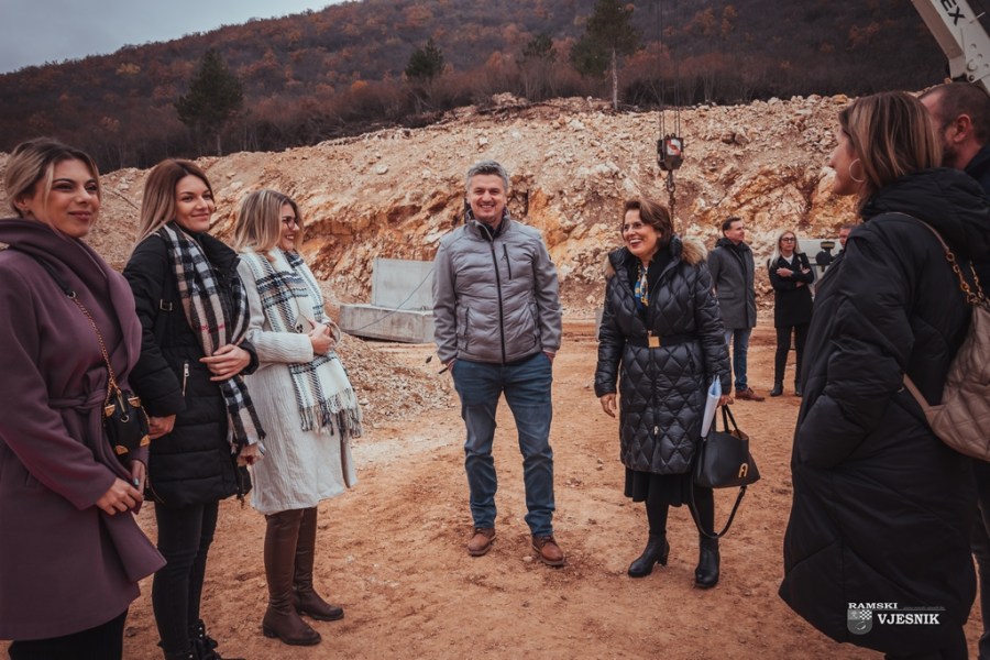 Općina Prozor - Rama • Prvi put nakon 40 godina u Prozor-Rami položen kamen temeljac za suvremeni proizvodni pogon