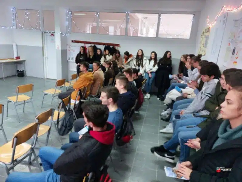 Predstavnici Katoličkog bogoslovnog fakulteta Univerziteta u Sarajevu predstavili studij srednjoškolcima u Prozoru