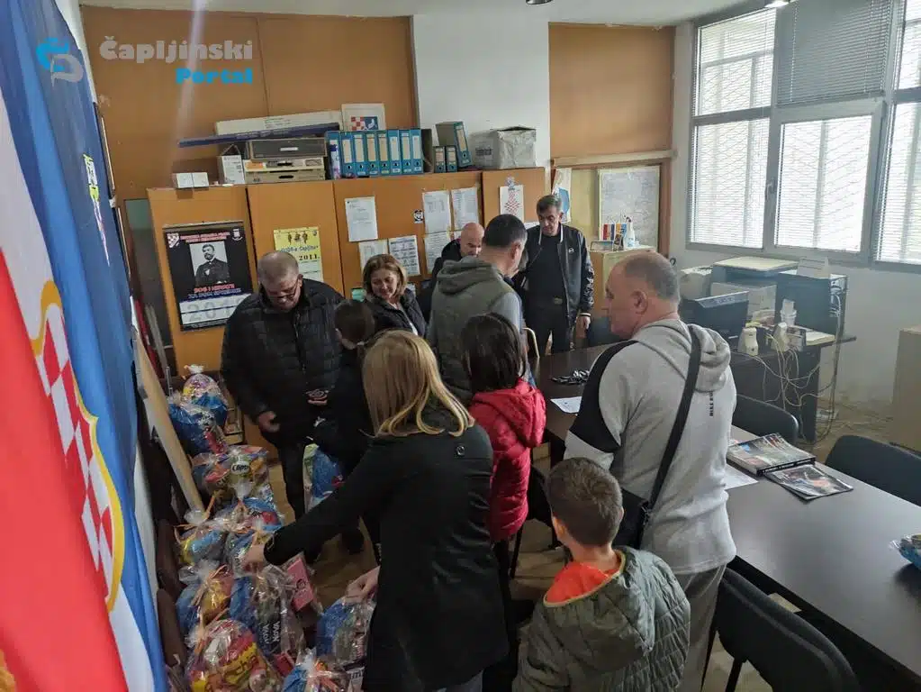 FOTO | Čapljinska HVIDRA darovala mališane povodom blagdana