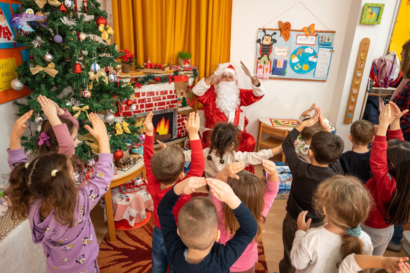 FOTO | Djed Božićnjak u tradicionalnoj posjeti Dječjem vrtiću Neum