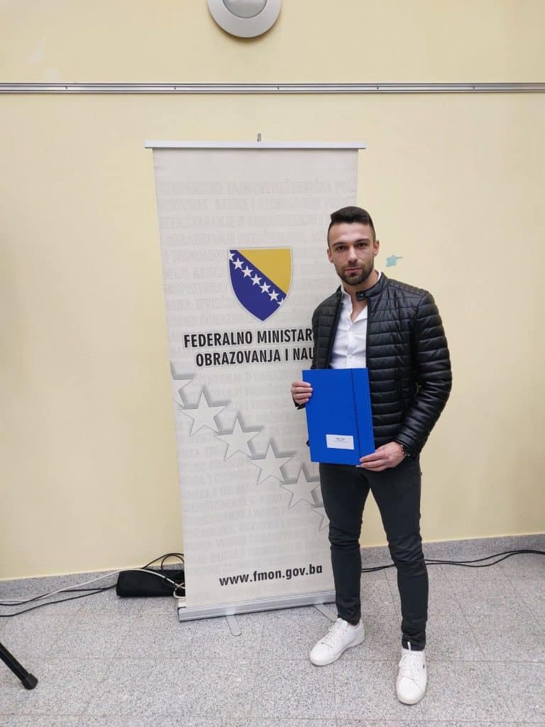 Među najboljim studentima u FBiH su i studenti iz Konjica Omer Ćosić, Gordana Banović i Nedim Pajić Među najboljim studentima u FBiH su i studenti iz Konjica Omer Ćosić, Gordana Banović i Nedim Pajić
