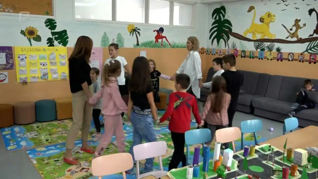 VIDEO / Roditelji zadovoljni pilot-projektom produženog boravka u Livnu
