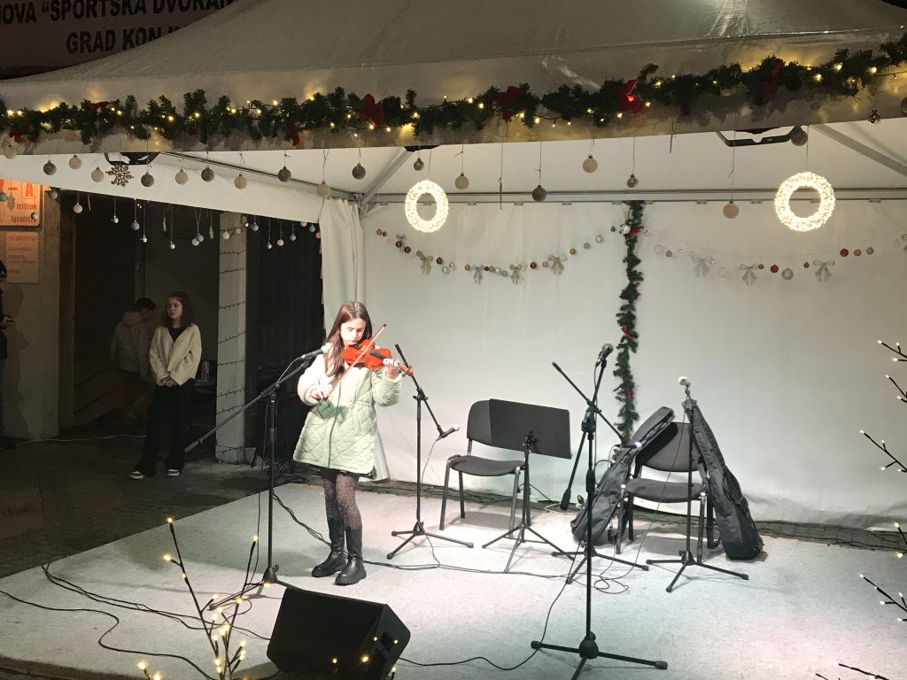 "zimski grad": večeras nastupili učenici osnovne muzičke škole s pravom javnosti "rezonanca"