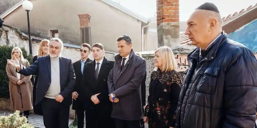 Delegacija Vlade FBIH posjetila nekadašnju mostarsku sinagogu