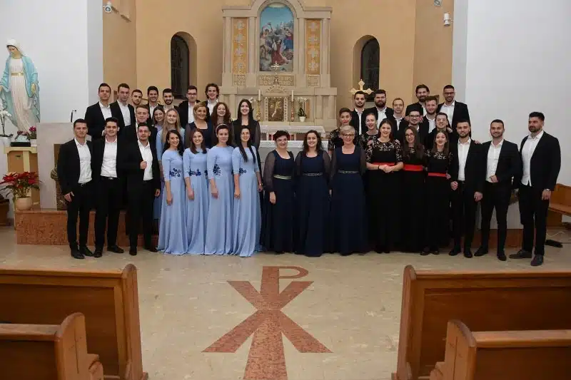 Klape iz Hercegovine nastupile na humanitarnom koncertu u Čerinu