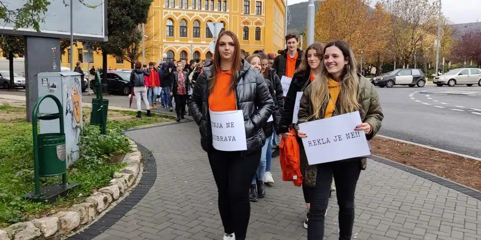 Mostar: Mladi marširali protiv nasilja nad ženama