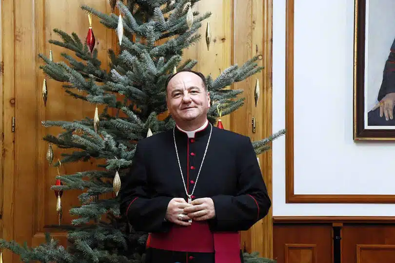 VIDEO | Božićna čestitka biskupa Petra Palića
