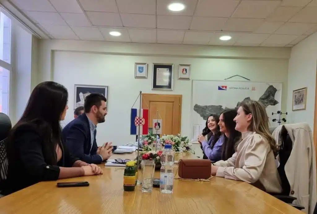 Dobitnice Rektorove i Dekanove nagrade na prijemu u Općini Posušje