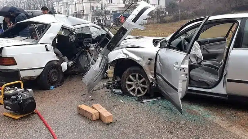 Jedna osoba poginula a četiri ozlijeđene u prometnoj nesreći kod Širokog Brijega
