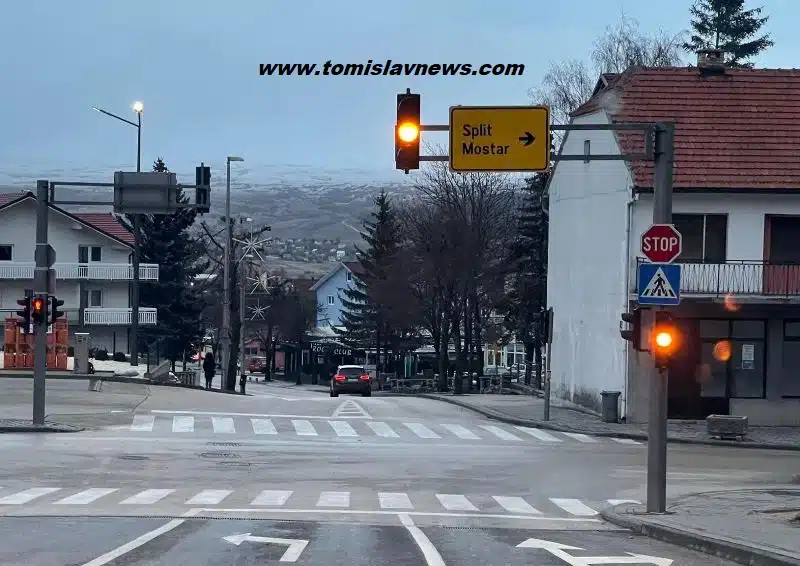 FOTO/VIDEO: DOBRO vam oblačno i hladno jutro iz Tomislavgrada, s ponekom pahuljom, a na planinama snijeg poprašio, na Kupresu i Blidinju napadao!