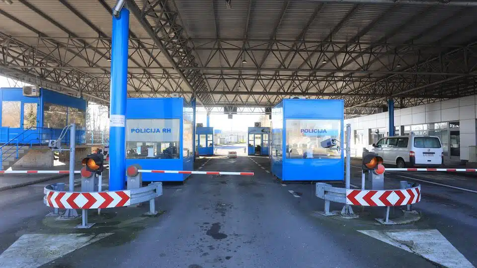 Pogledajte popis stvari koje ne smijete nositi preko hrvatske granice. Kazne mogu biti i preko 13.000 eura