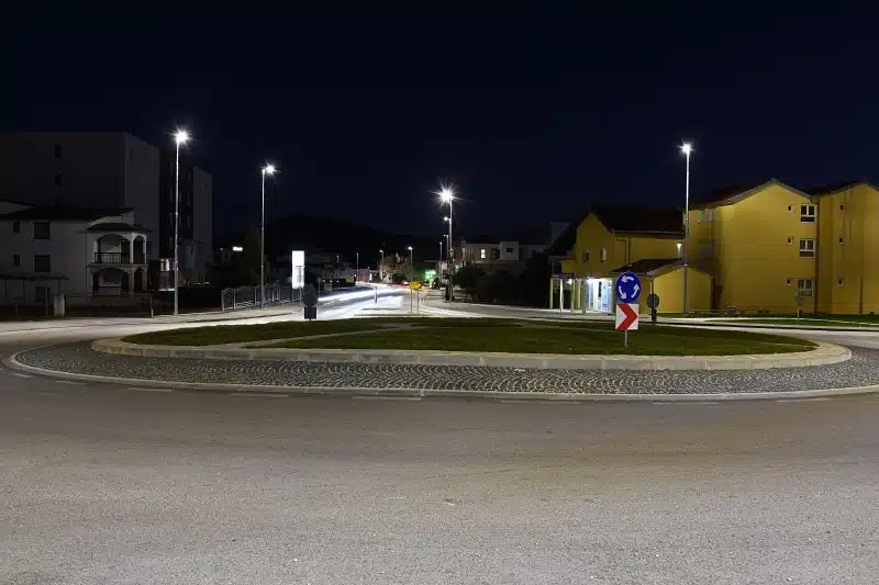 Kružni tok kod Križa osvijetljen LED rasvjetom