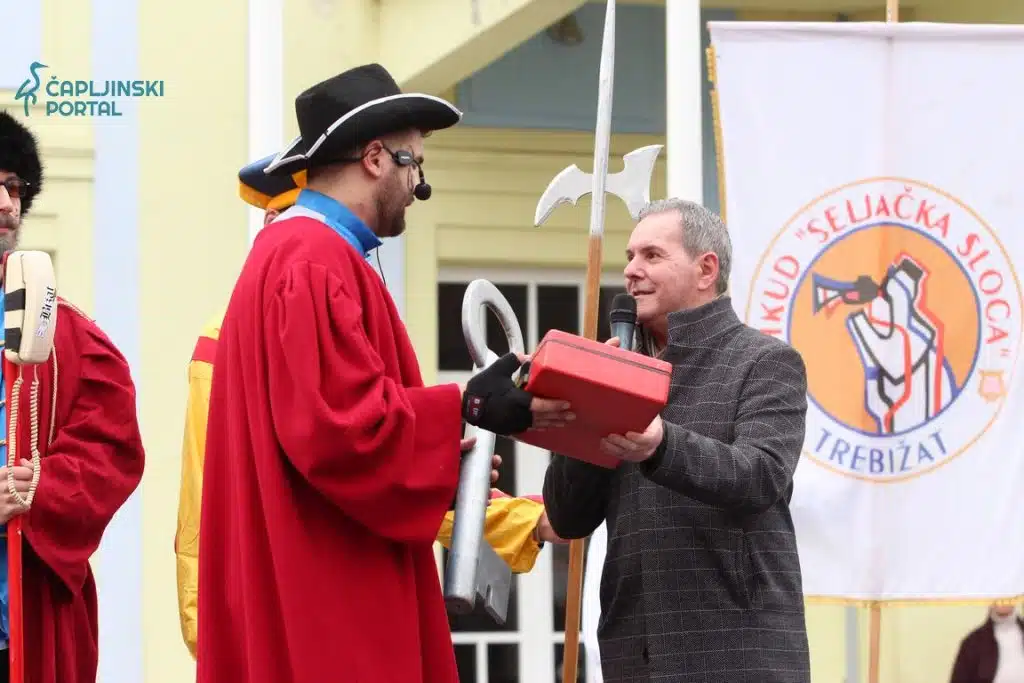 FOTO | Maškarska Republika preuzele ključeve grada; kreativne maske prodefilirale Čapljinom