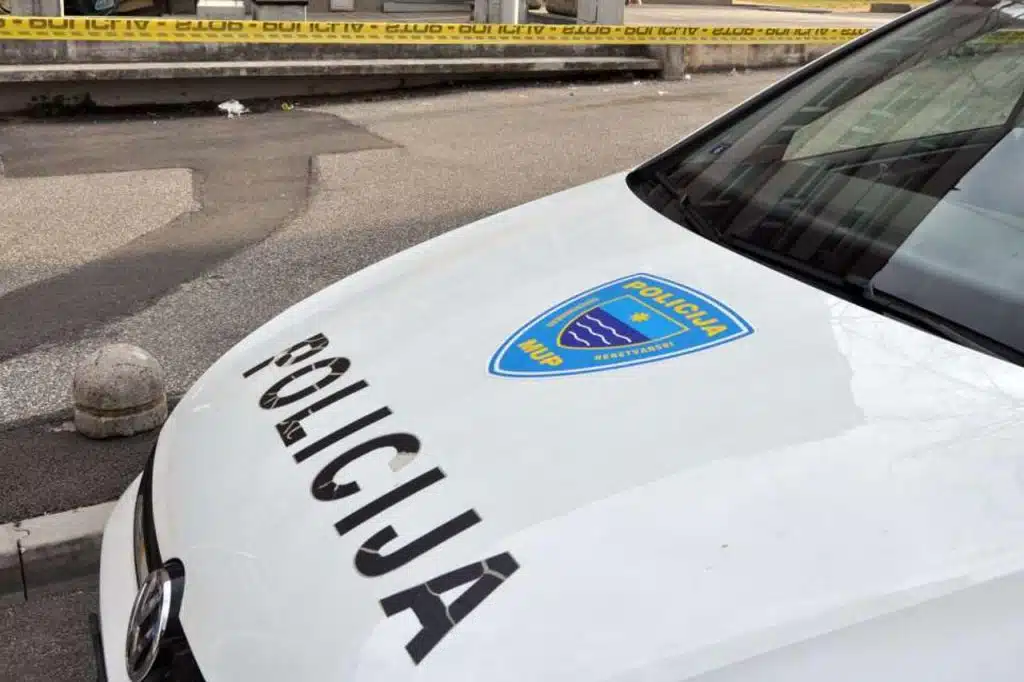 MUP HNŽ-a: Kamera iz službenog vozila snima nepropisno parkirana vozila