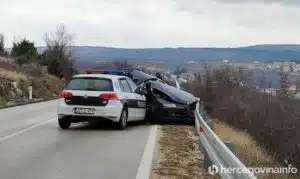 Mostar – Čitluk: Jedna osoba poginula, a tri ozlijeđene u sudaru Alfe i policijskog Golfa | HIP.ba
