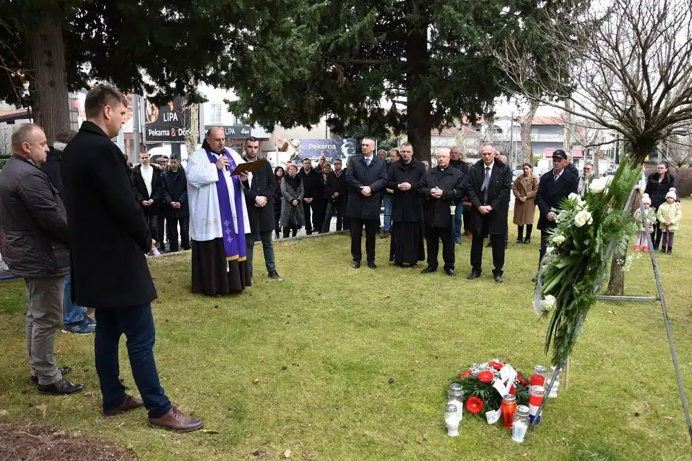 Obljetnica stradanja jedanaest učenika obilježit će se otkrivanjem spomenika