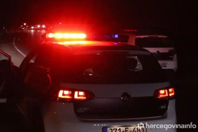 PUCNJAVA U MOSTARU Ispaljeno više metaka na teretna vozila u blizini benzinske crpke | HIP.ba