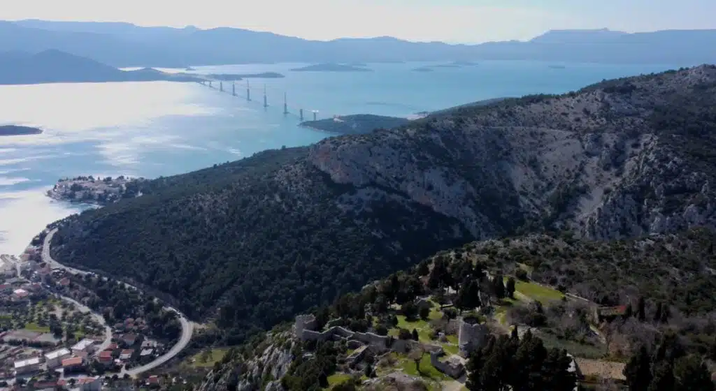 VIDEO | Dan za izlet! Pogledajte prekrasne kadrove na Pelješki most sa Smrdengrada